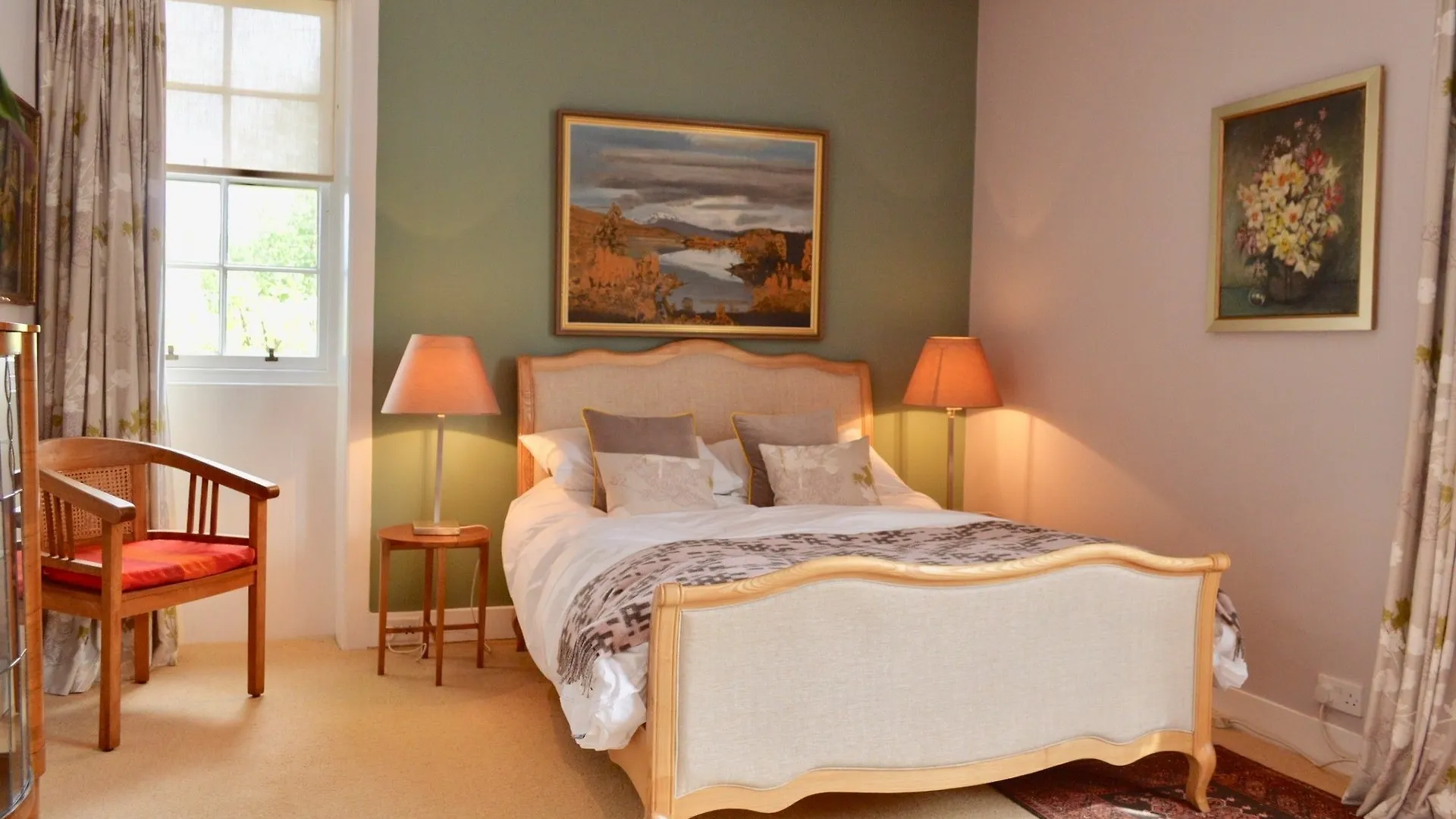 2 Bedroom Flat In Edinburgh 0*,